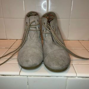 Tom wedges desert tan color size 6.5